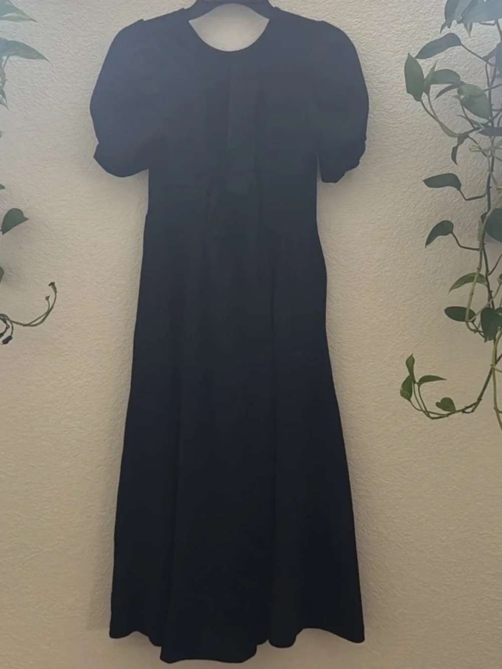 Classic Black Midi Dress with Puff Sleeves - Brand: